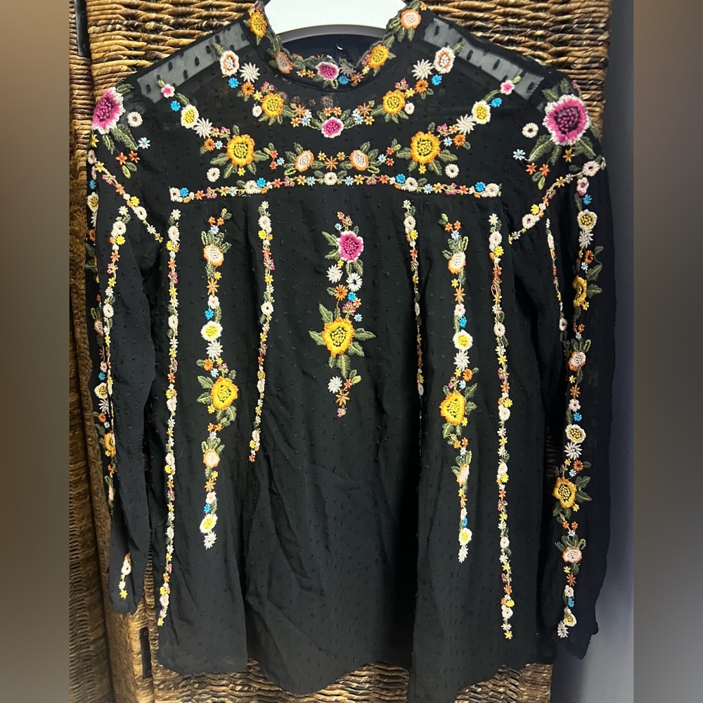 Zara Women- Embroidered floral black top,‎ Size: Small, Pre-Owned